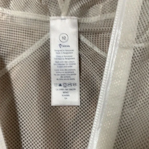 🤍Ivivva Rain Jacket - Picture 2 of 3